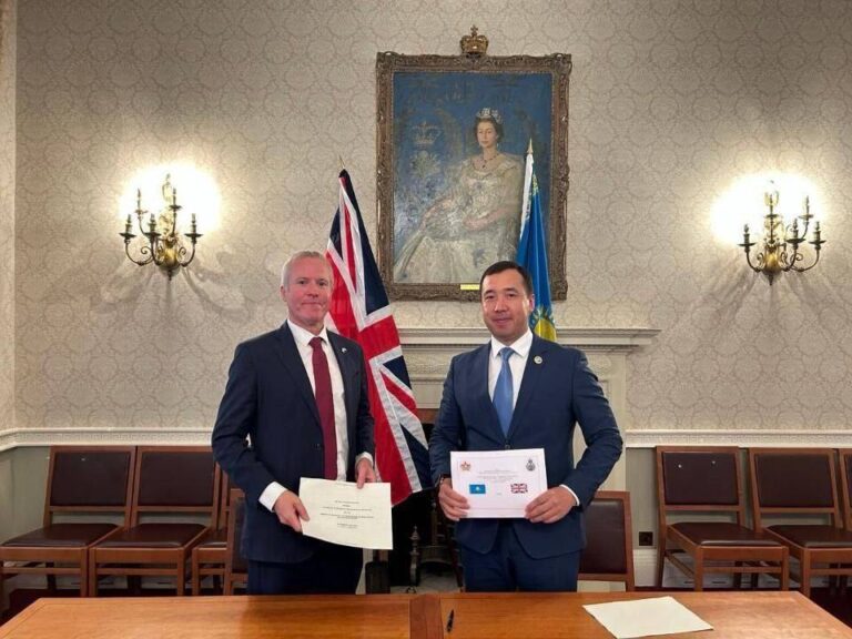 Британия расширяет влияние в армии Казахстана