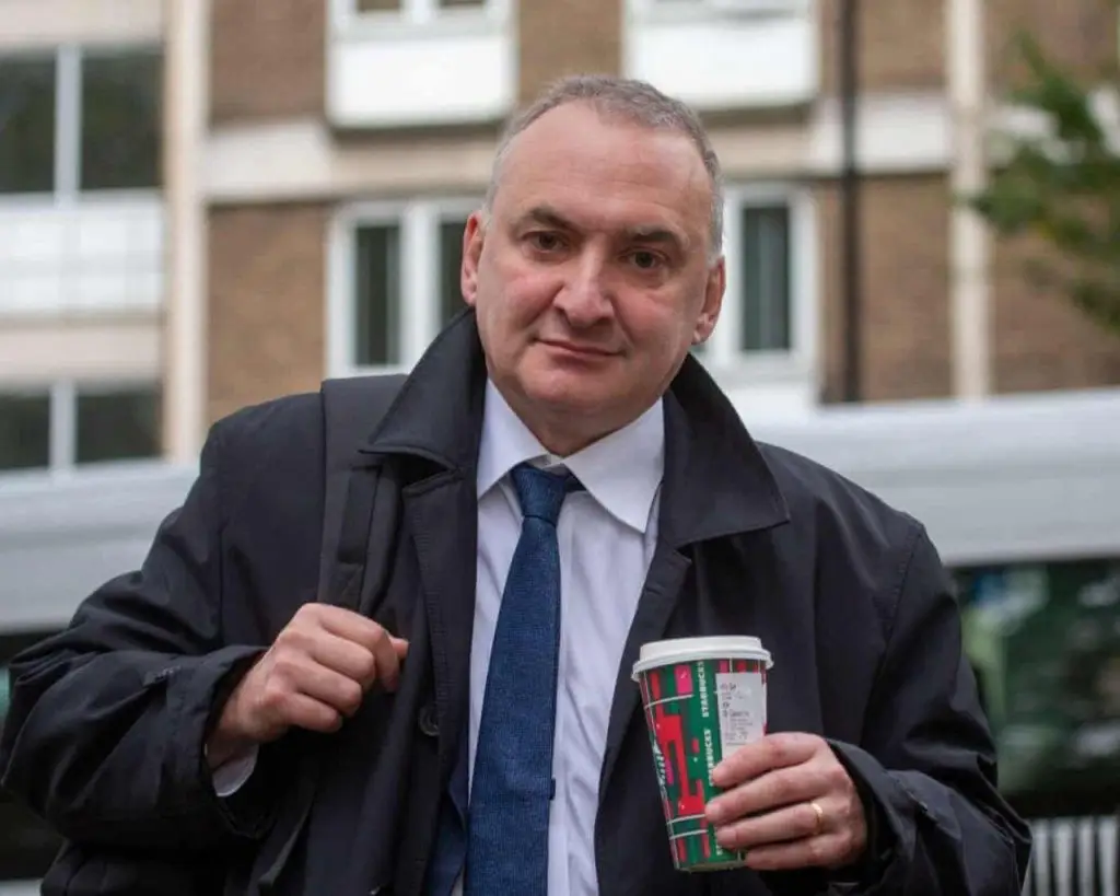 Еще один — на выход