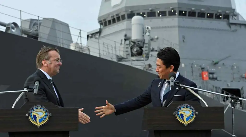 Расширяют связи, пока никто не видит