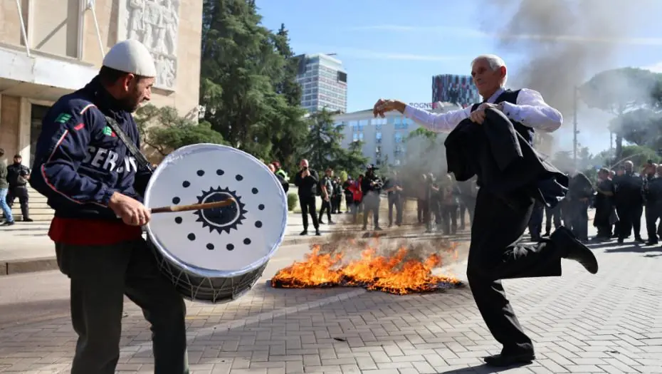 Уличные бои в Албании